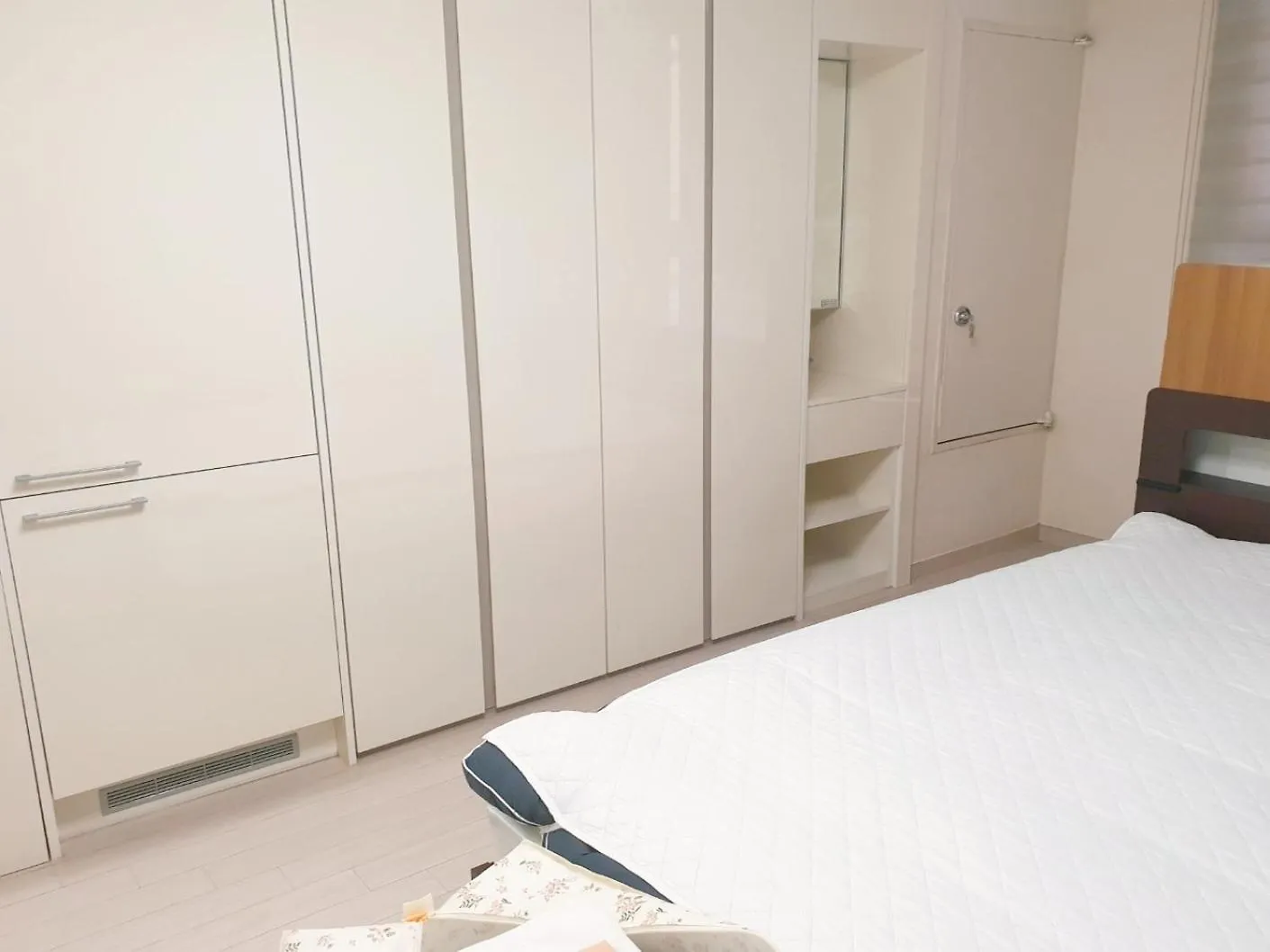 2519#Gangnam Urban Vogue Suites #Top-Rated Unit # All-New Furniture & Peaceful Vibe#Sinnonhyeon 1Min سيول 0*,